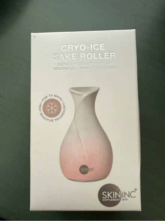 Skin Inc CRYO-ICE SAKE ROLLER (BLUSH EDITION)
NIB-Sealed in Box - Picture 2 of 8